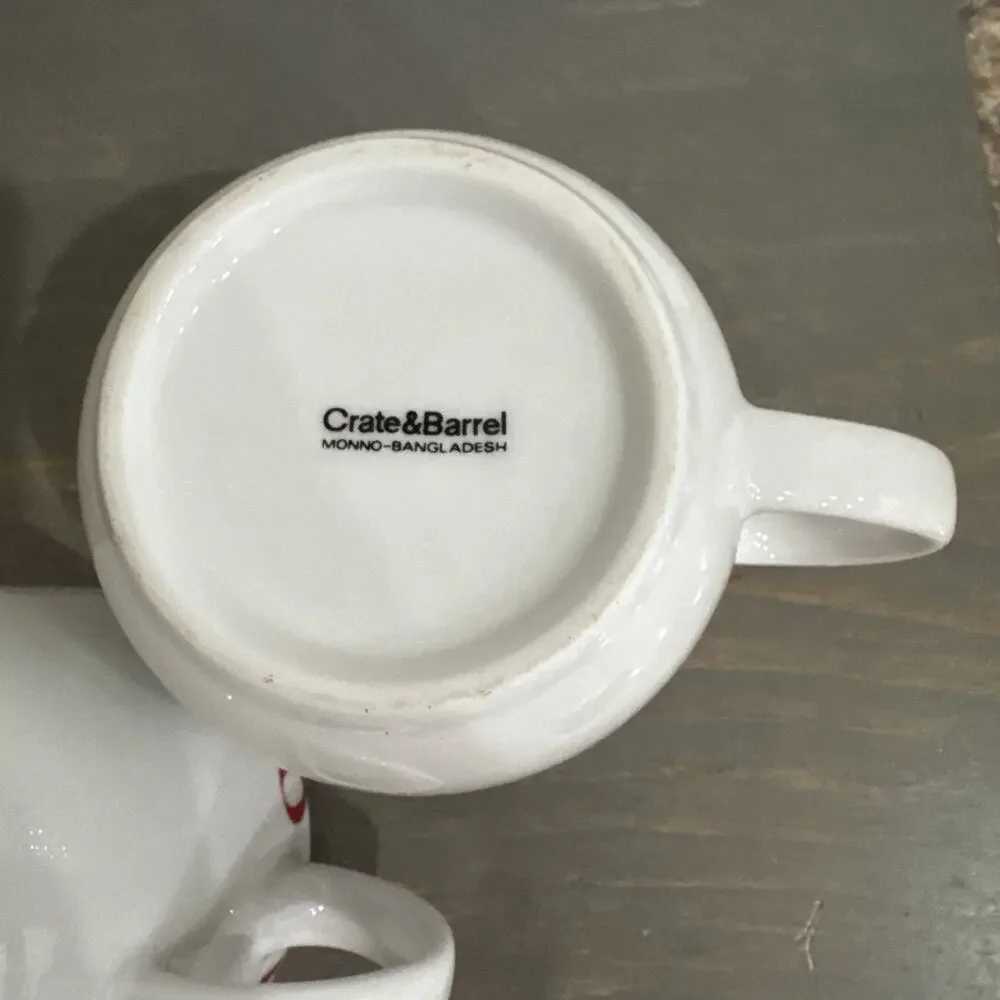 Crate & Barrel “HO HO HO” 12oz Mug Cup Red White Christmas Set Of 2